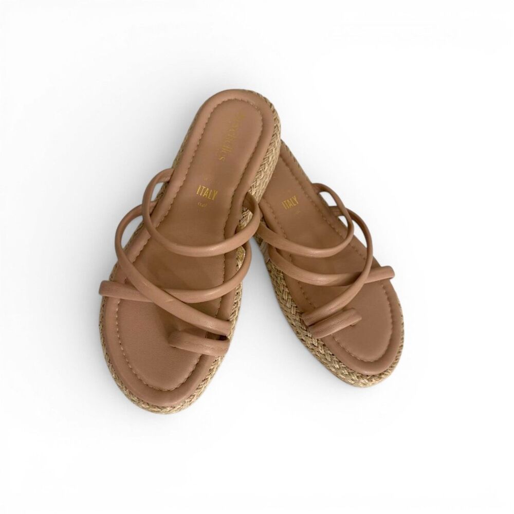 Seychelles Rule the World Beige Sandals, NWOT! Size 9